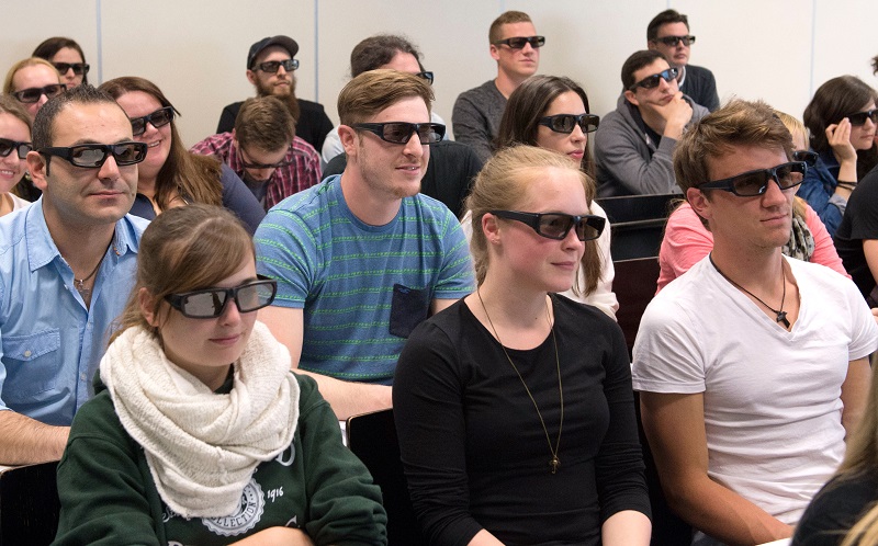 Students of Pharmaceutical Sciences and Biomedical Chemistry attending a lecture on computer-aided drug design at Johannes Gutenberg University Mainz (photo/©: Peter Pulkowski, JGU) 