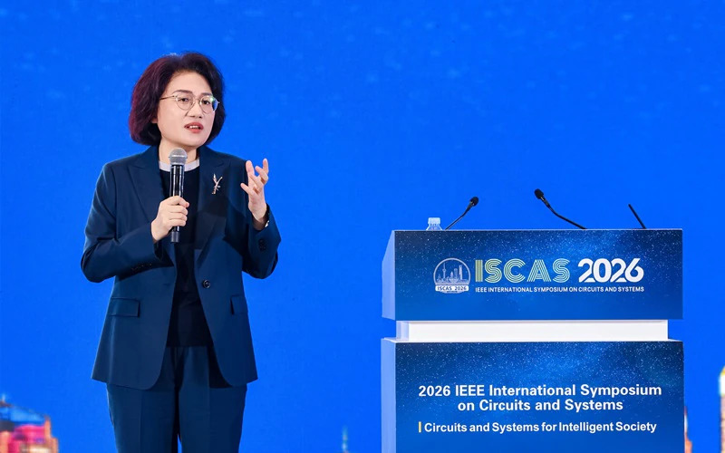 He Tingbo from HUAWEI delivered a keynote speech titled "New Semiconductor Path in Practice"