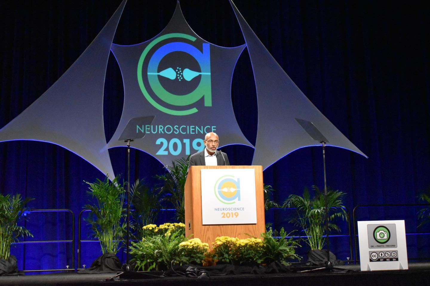 CAPTION Emery N. Brown speaks at the Society for Neuroscience Annual Meeting in 2019.  CREDIT MIT Picower Institute for Learning and Memory