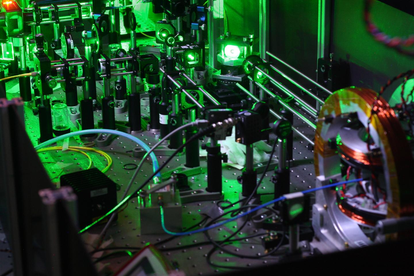 The nitrogen vacancy centre set-up, that was used for the first experimental demonstration of QMLA.  CREDIT Gentile et al.